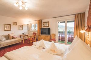 Posteľ alebo postele v izbe v ubytovaní Alpenhotel DAS KÜREN