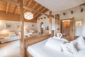 Posteľ alebo postele v izbe v ubytovaní Alpenhotel DAS KÜREN