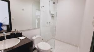 Vannituba majutusasutuses Habitat Suites Hotel By GHO Hoteles