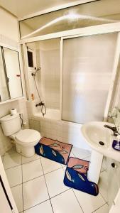 Bathroom sa Modern & Sunny new appartement 2 rooms in Rabat centre - Hay Riad