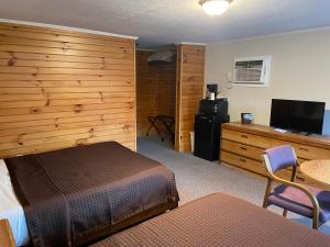 Krevet ili kreveti u jedinici u okviru objekta A Holiday Motel - Maggie Valley