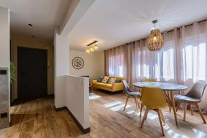 Apartamento de Diseño elegante by the urban hosts tesisinde bir oturma alanı