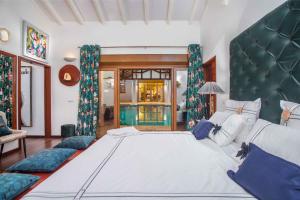 Tempat tidur dalam kamar di Suite DeLuxe Villa Clair de Lune FWI