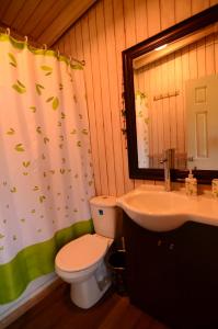Koupelna v ubytování Nativo Lodges + 37 fotografií