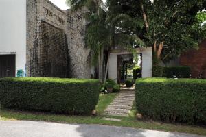 Tea Tree Boutique Resort外面的花园