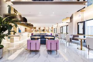 Posezení v ubytování Kuanrong Suites Hotel Liangjiang love sea shopping park
