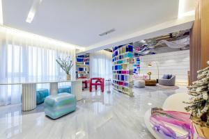 Posezení v ubytování Kuanrong Suites Hotel Liangjiang love sea shopping park