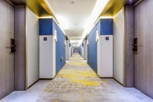 Fotografie z fotogalerie ubytování Kuanrong Suites Hotel Liangjiang love sea shopping park v destinaci Čchung-čching
