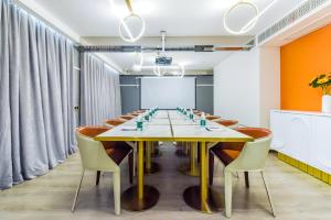 Konferenční prostory v ubytování Kuanrong Suites Hotel Liangjiang love sea shopping park