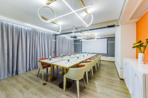 Fotografie z fotogalerie ubytování Kuanrong Suites Hotel Liangjiang love sea shopping park v destinaci Čchung-čching