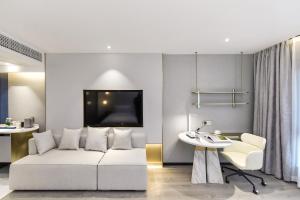 Posezení v ubytování Kuanrong Suites Hotel Liangjiang love sea shopping park
