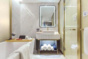 Koupelna v ubytování Kuanrong Suites Hotel Liangjiang love sea shopping park