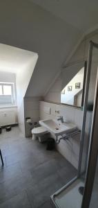 Um banheiro em Ferienwohnungen 11 und 14 im Haus Elfriede