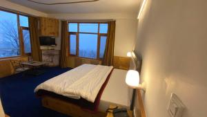 Gallery image of Hotel Shubh Dev in Manāli