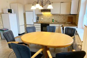 Kuchyň nebo kuchyňský kout v ubytování 3 Zimmerwohnung mit Garten
