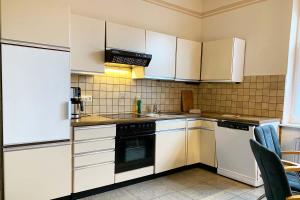 Kuchyň nebo kuchyňský kout v ubytování 3 Zimmerwohnung mit Garten