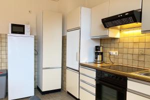 Kuchyň nebo kuchyňský kout v ubytování 3 Zimmerwohnung mit Garten