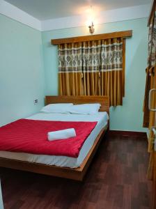 Een bed of bedden in een kamer bij MISBA HOMESTAY