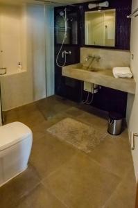 Ванная комната в Rayong Seaview Condo 230 sqm condo, 2 bedroom
