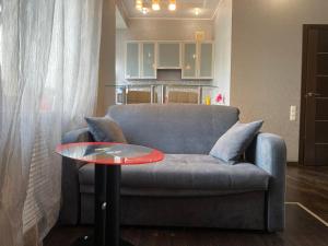 Modern luxury studio in the center of Kharkiv at Konstitutsii Square的休息区