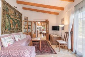 A television and/or entertainment centre at Son Alegre