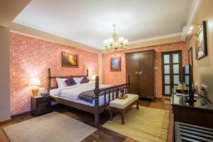 Voodi või voodid majutusasutuse Baber Mahal Vilas - The Heritage Hotel toas