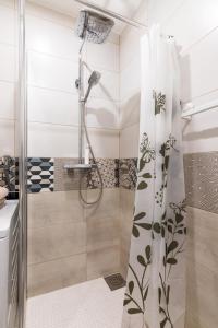 Koupelna v ubytování Charming 1BR in Superb Location, Free Parking & Wi-Fi