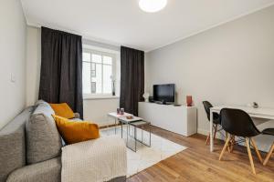 TV a/nebo společenská místnost v ubytování Charming 1BR in Superb Location, Free Parking & Wi-Fi
