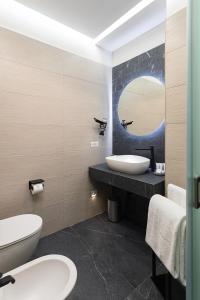 a bathroom with two sinks and a large mirror at Hotel Poerio 25 Boutique Stay in Naples