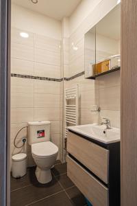 Vonios kambarys apgyvendinimo įstaigoje Executive Bright Apt. by Ruterra