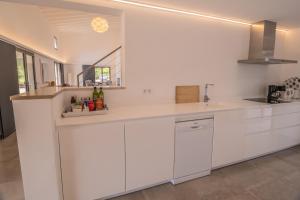 Kuchnia lub aneks kuchenny w obiekcie Finca CAN LLORENC by Mallorca Villa Selection