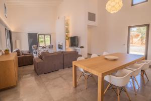 Część wypoczynkowa w obiekcie Finca CAN LLORENC by Mallorca Villa Selection