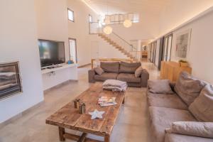 TV a/nebo společenská místnost v ubytování Finca CAN LLORENC by Mallorca Villa Selection