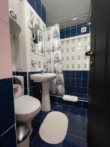 A bathroom at Hotel ANNA