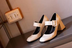 a pair of shoes sitting on a shelf at Maison di Lidia - Smart Holiday in Mantova