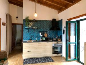 A kitchen or kitchenette at Finca Los Llanitos