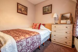 Letto o letti in una camera di The Olde Forge Hotel