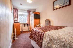 Letto o letti in una camera di The Olde Forge Hotel