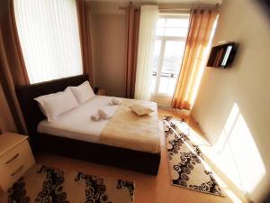 Ένα ή περισσότερα κρεβάτια σε δωμάτιο στο KU&NA HOTEL BELSH