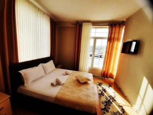 Ένα ή περισσότερα κρεβάτια σε δωμάτιο στο KU&NA HOTEL BELSH