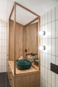 A bathroom at Domki MODERN Jezioro Nyskie