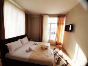 Ένα ή περισσότερα κρεβάτια σε δωμάτιο στο KU&NA HOTEL BELSH