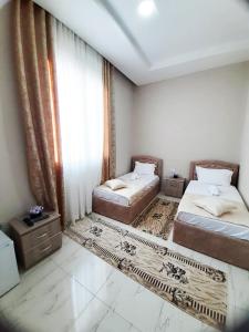 Ένα ή περισσότερα κρεβάτια σε δωμάτιο στο KU&NA HOTEL BELSH