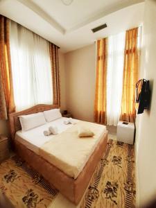 Postel nebo postele na pokoji v ubytování KU&NA HOTEL BELSH