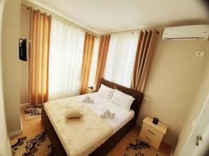 Ένα ή περισσότερα κρεβάτια σε δωμάτιο στο KU&NA HOTEL BELSH
