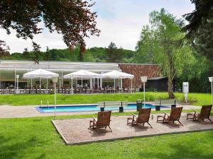 Bazén v ubytování Mercure Hotel Saarbrücken Süd nebo v jeho okolí