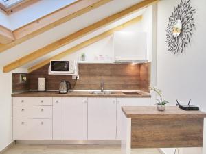 Kuchyňa alebo kuchynka v ubytovaní Apartments Sweet Escape + 37 fotografií