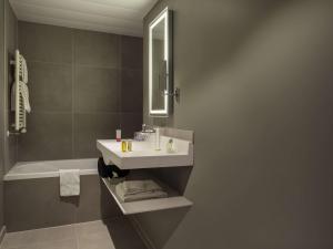 Um banheiro em Novotel Genève Centre