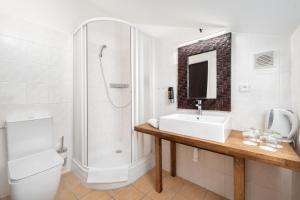 A bathroom at Hotel U Šuláka