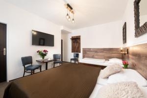 A television and/or entertainment centre at Hotel U Šuláka